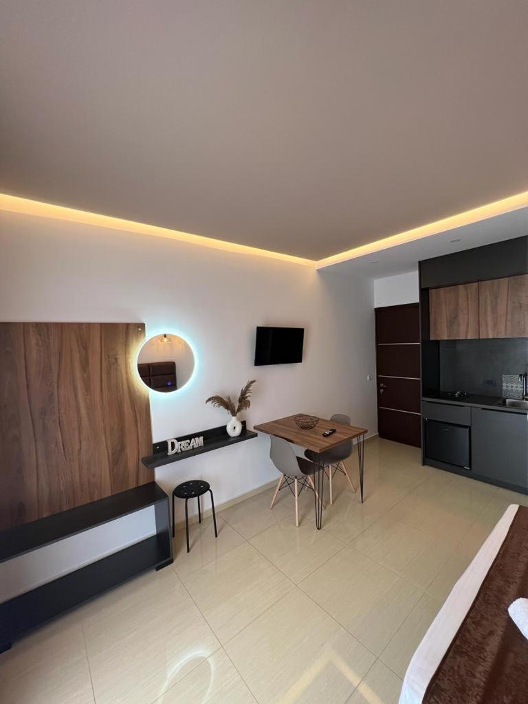 Apartments Sadiku With Sea View ساراندا المظهر الخارجي الصورة